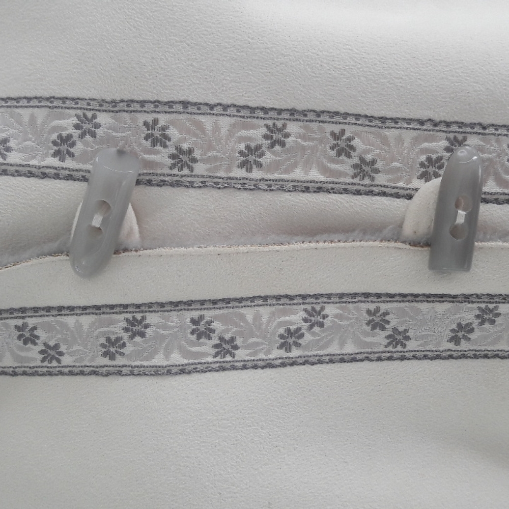 Alfred Dunner faux suede like faux Fur Trim Embroidered Detail jacket Size 8P - Picture 3 of 10
